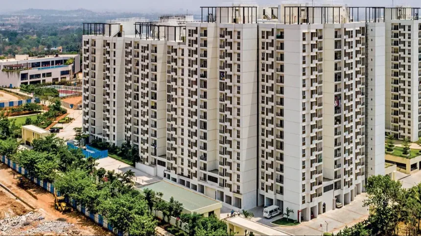 बेंगलुरु, मुंबई और पुणे में ऑफिस बिल्डिंग्स की बढ़ती डिमांड को दर्शाती कॉर्पोरेट इमारतों की तस्वीर