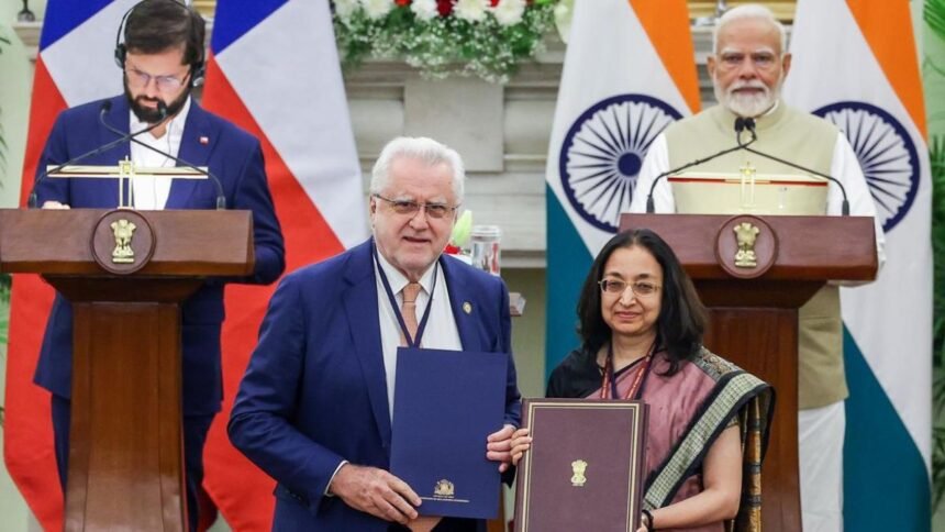 भारत-चिली सीईपीए वार्ता के दौरान नई दिल्ली में अधिकारियों की बैठक, व्यापारिक सहयोग की दिशा में महत्वपूर्ण कदम