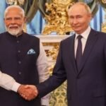PM Narendra Modi और Russian President Vladimir Putin की चीन के तिआनजिन में SCO शिखर सम्मेलन के दौरान मुलाक़ात, भारत-रूस रिश्तों में नई मजबूती और वैश्विक रणनीतिक साझेदारी पर चर्चा।