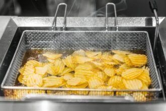 आलू फ्राइंग और कटिंग मशीनें – छोटे स्नैक स्टॉल के लिए बेहतरीन समाधान