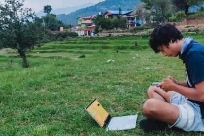 23 वर्षीय भारतीय सॉफ्टवेयर डेवलपर की सफलता की कहानी - 500 रिजेक्शन के बाद OpenAI प्रोजेक्ट और घर बैठे 20 लाख पैकेज