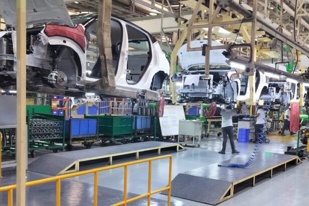 भारत में मैन्युफैक्चरिंग का भविष्य – Make in India, PLI स्कीम, इलेक्ट्रिक व्हीकल्स, सेमीकंडक्टर, ग्रीन एनर्जी और इनोवेशन के साथ ग्लोबल मैन्युफैक्चरिंग हब की ओर भारत की प्रगति