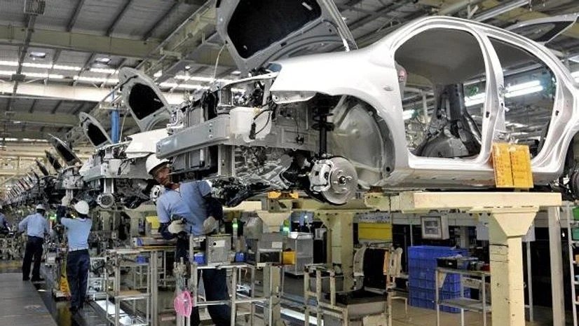 2025 में भारतीय Auto sector में तेजी, इलेक्ट्रिक वाहनों और GST 2.0 सुधार से बाजार में बड़ा बदलाव