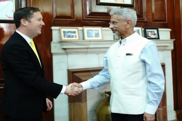 विदेश मंत्री एस. जयशंकर नई दिल्ली में अमेरिकी राजदूत सर्जियो गोर से मुलाकात करते हुए, भारत-अमेरिका संबंधों पर चर्चा