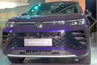 Volkswagen Tayron R-Line भारत में लॉन्च हुई नई प्रीमियम 7-सीटर SUV का फ्रंट और साइड व्यू