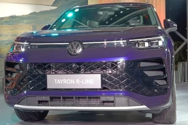 Volkswagen Tayron R-Line भारत में लॉन्च हुई नई प्रीमियम 7-सीटर SUV का फ्रंट और साइड व्यू