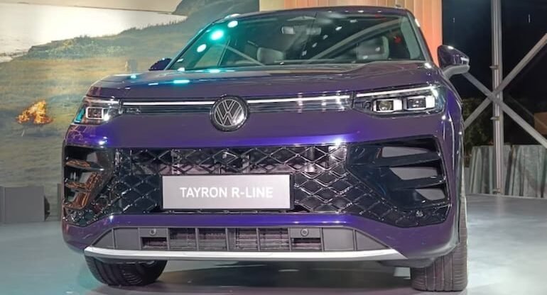 Volkswagen Tayron R-Line भारत में लॉन्च हुई नई प्रीमियम 7-सीटर SUV का फ्रंट और साइड व्यू