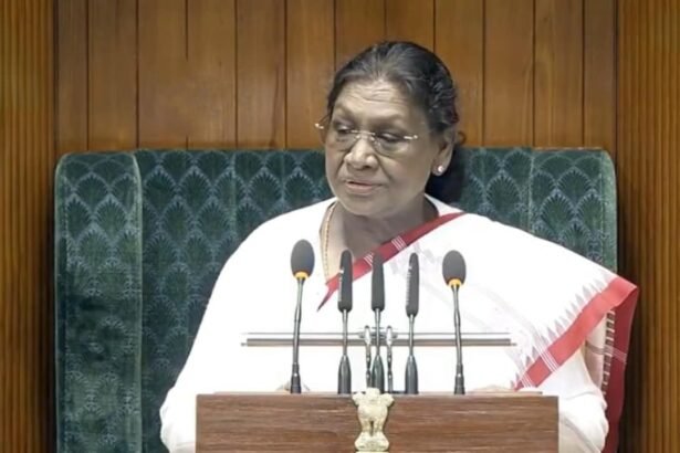 राष्ट्रपति द्रौपदी मुर्मू संसद के संयुक्त सत्र में Budget Session 2026 का अभिभाषण देते हुए