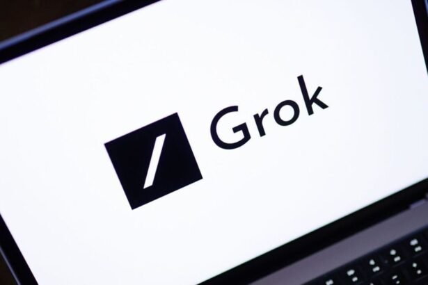 Grok AI पर आरोप कि महिलाओं की तस्वीरें बिना अनुमति AI के जरिए बदली गईं, गोपनीयता और मानसिक प्रभाव को दर्शाता चित्र