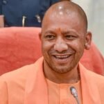 UP Budget 2026 पेश करते मुख्यमंत्री योगी आदित्यनाथ और वित्त मंत्री सुरेश खन्ना, उद्योग और इंफ्रास्ट्रक्चर पर फोकस