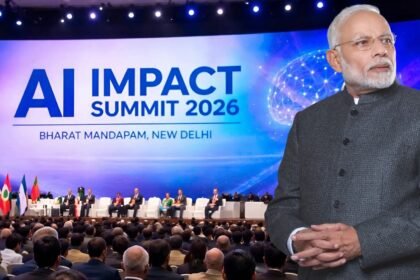 प्रधानमंत्री नरेंद्र मोदी AI Impact Summit 2026 में आर्टिफिशियल इंटेलिजेंस के समावेशी उपयोग पर बोलते हुए
