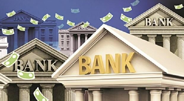 बिहार माइक्रोफाइनेंस कानून के बाद स्मॉल फाइनेंस बैंक शेयरों में गिरावट का संकेत देता ग्राफ