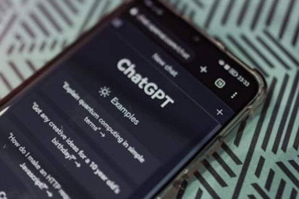 ChatGPT मोबाइल ऐप इंटरफेस के साथ दुनिया की दूसरी सबसे ज्यादा डाउनलोड होने वाली AI ऐप का कॉन्सेप्ट ग्राफिक