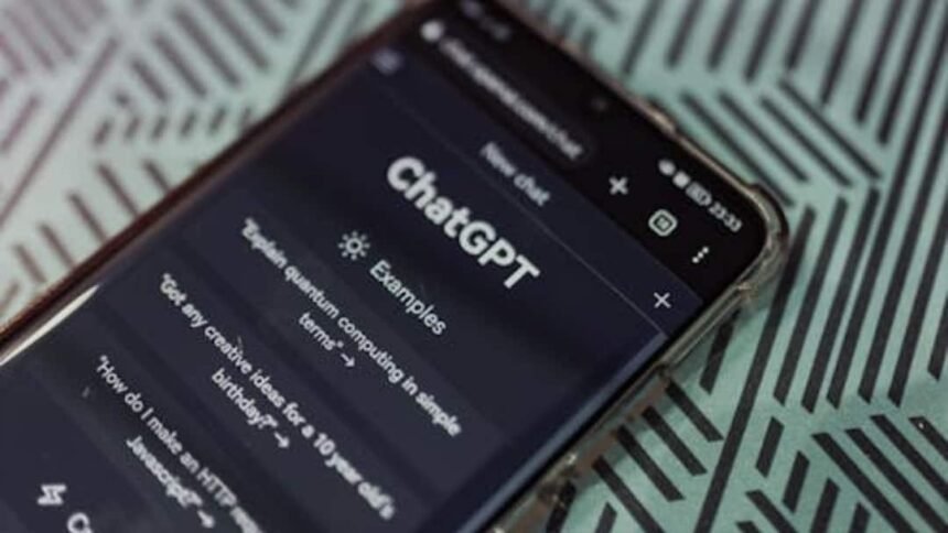 ChatGPT मोबाइल ऐप इंटरफेस के साथ दुनिया की दूसरी सबसे ज्यादा डाउनलोड होने वाली AI ऐप का कॉन्सेप्ट ग्राफिक