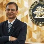 RBI MPC Meeting 2025 में रेपो रेट 5.25% पर स्थिर रहने की जानकारी देते गवर्नर संजय मल्होत्रा