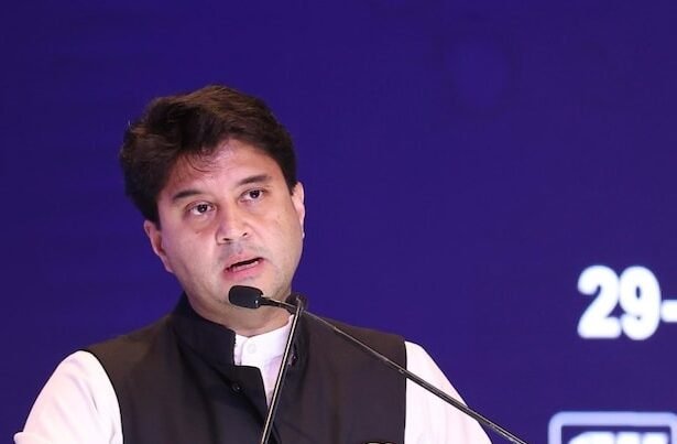 टेलीकॉम मंत्री ज्योतिरादित्य सिंधिया ने कहा सरकार Vodafone Idea में 49% से अधिक हिस्सेदारी नहीं बढ़ाएगी