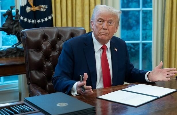 डोनाल्ड ट्रंप द्वारा विदेशी आयात पर 15 प्रतिशत रेसिप्रोकल टैरिफ बढ़ाने की घोषणा