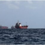 Strait of Hormuz से गुजरते तेल टैंकर और वैश्विक तेल सप्लाई मार्ग का मानचित्र