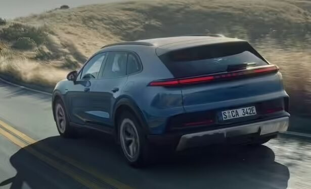 Porsche Cayenne S Electric SUV 2026, 16 मिनट में फास्ट चार्ज और 653 Km रेंज वाली लग्जरी इलेक्ट्रिक कार