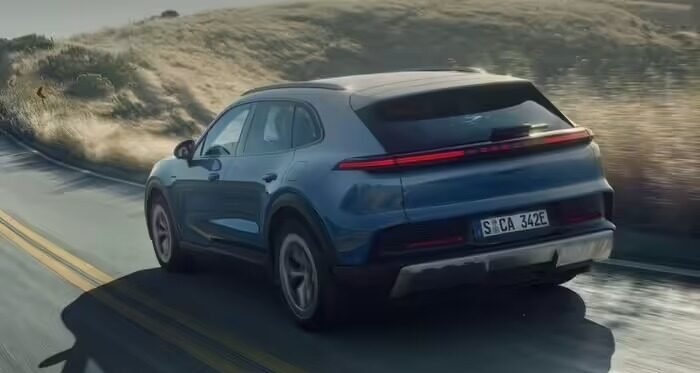 Porsche Cayenne S Electric SUV 2026, 16 मिनट में फास्ट चार्ज और 653 Km रेंज वाली लग्जरी इलेक्ट्रिक कार