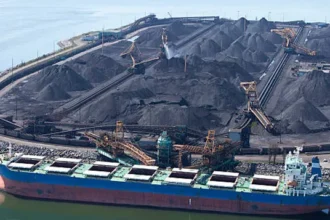 Coal Import में गिरावट और भारत में बढ़ते घरेलू कोयला उत्पादन को दर्शाती तस्वीर