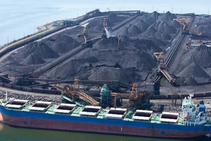 Coal Import में गिरावट और भारत में बढ़ते घरेलू कोयला उत्पादन को दर्शाती तस्वीर