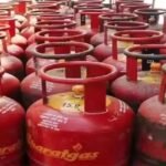 LPG संकट के कारण होटल और ढाबे लकड़ी के चूल्हे पर खाना बनाते हुए