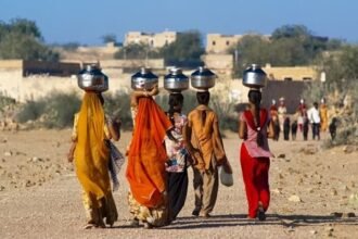 AI4WaterPolicy women carrying water from distant areas