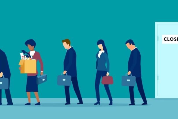 कर्मचारियों ka layoff