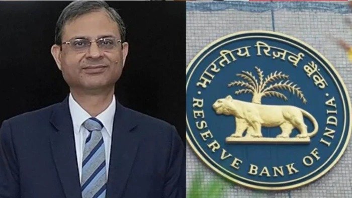 RBI गवर्नर और भारतीय रिजर्व बैंक की इमारत, रेपो रेट में बढ़ोतरी का प्रतिनिधित्व करती तस्वीर