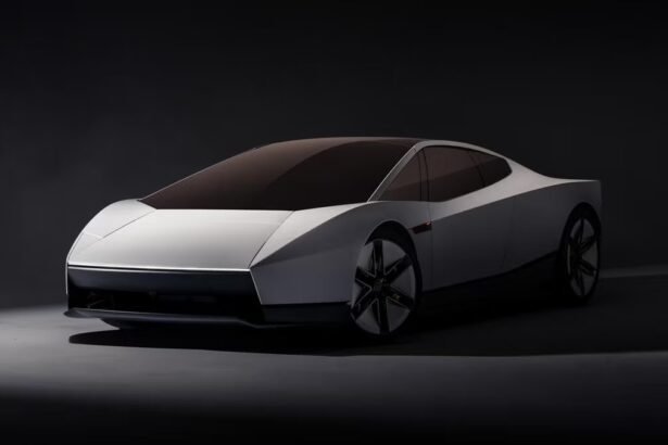 Tesla Roadster स्पोर्ट्स कार टेक्सास में रैंप से हवा में छलांग लगाते हुए