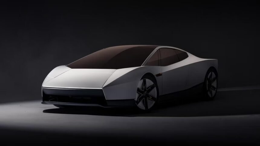 Tesla Roadster स्पोर्ट्स कार टेक्सास में रैंप से हवा में छलांग लगाते हुए
