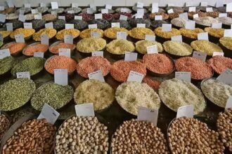 भारत में अरहर, चना, मसूर और उड़द की दालों की बढ़ती कीमतों और आयात में तेजी को दर्शाती तस्वीर