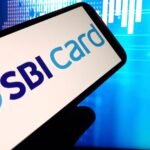 SBI क्रेडिट कार्ड के नए नियम, 1 दिसंबर 2026 से ट्रांसपोर्टेशन और फ्यूल ट्रांजैक्शन पर 1 प्रतिशत अतिरिक्त चार्ज।