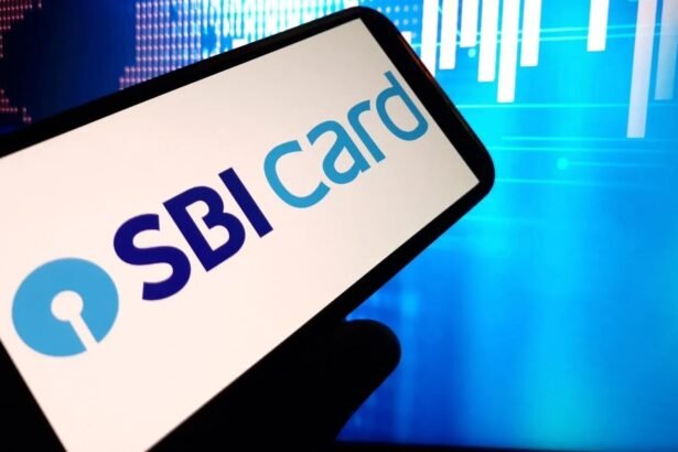 SBI क्रेडिट कार्ड के नए नियम, 1 दिसंबर 2026 से ट्रांसपोर्टेशन और फ्यूल ट्रांजैक्शन पर 1 प्रतिशत अतिरिक्त चार्ज।