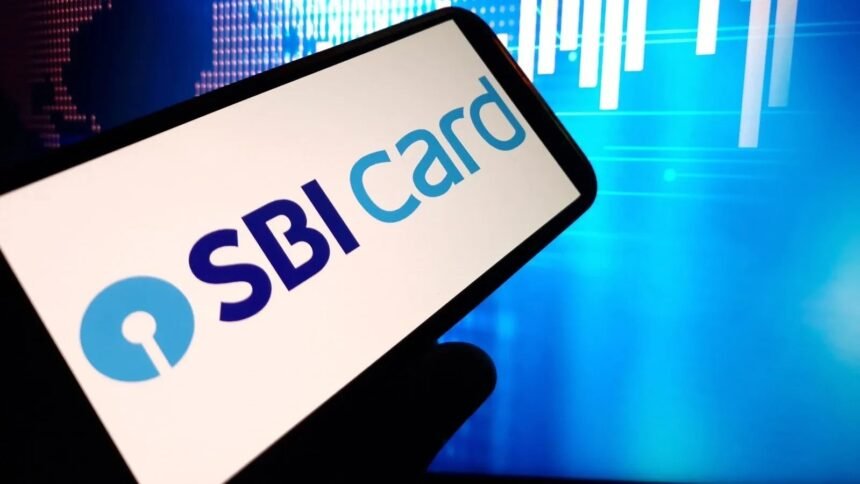 SBI क्रेडिट कार्ड के नए नियम, 1 दिसंबर 2026 से ट्रांसपोर्टेशन और फ्यूल ट्रांजैक्शन पर 1 प्रतिशत अतिरिक्त चार्ज।